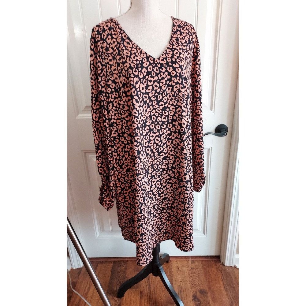 Hayden Los Angeles Shift Dress Womens 1XL Pink Leopard Print V-Neck Smocked Cuff